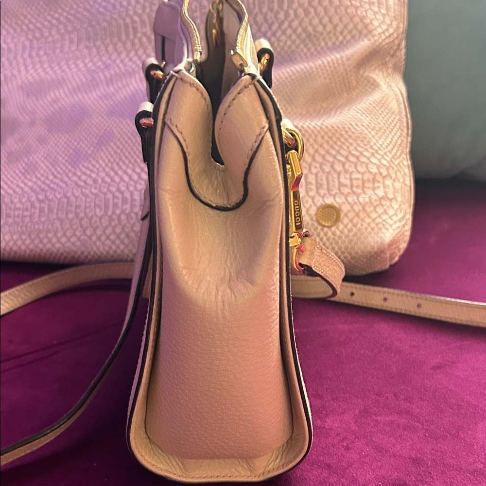 Adorable vintage Gucci Designer Handbag - Picture 4 of 8